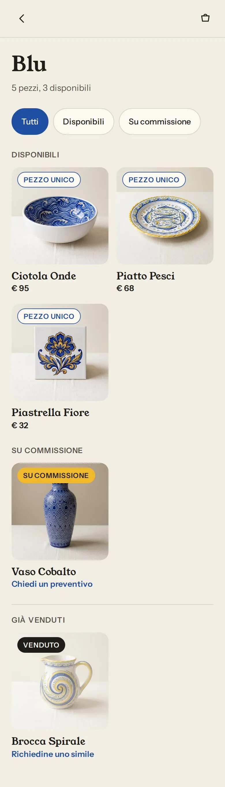 Collezione Blu, 5 pezzi di cui 3 disponibili. In alto i tre pezzi disponibili con il prezzo, poi il Vaso Cobalto su commissione, in fondo la Brocca Spirale già venduta con il link Richiedine uno simile.